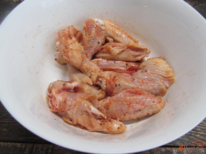 Фото приготовление рецепта: Куриные крылья в овсяной панировке шаг №2