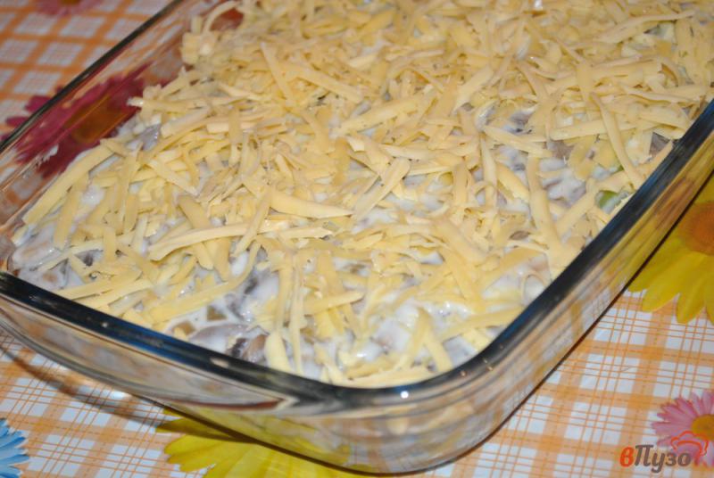 Фото приготовление рецепта: Запеканка из курицы с кабачком и грибами шаг №5