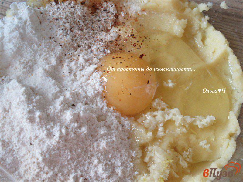 Фото приготовление рецепта: Картофельные оладьи с карбонадом и зеленью шаг №1