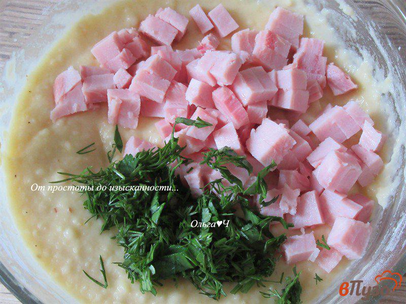 Фото приготовление рецепта: Картофельные оладьи с карбонадом и зеленью шаг №2