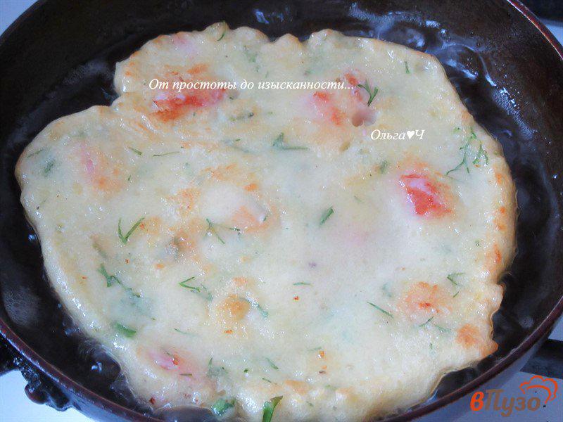 Фото приготовление рецепта: Картофельные оладьи с карбонадом и зеленью шаг №4