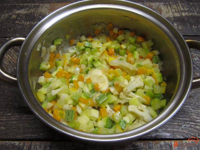 Фото приготовление рецепта: Кабачковый суп с кукурузной крупой шаг №3