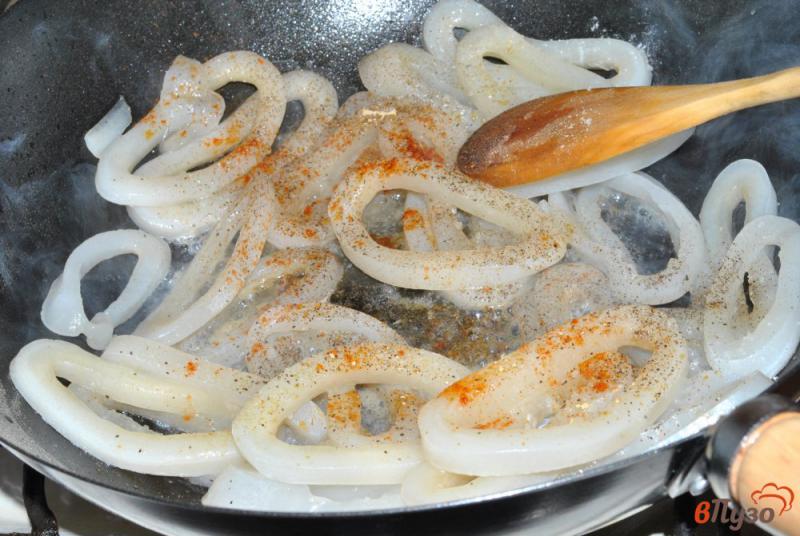 Фото приготовление рецепта: Кальмары тушеные с овощами шаг №1