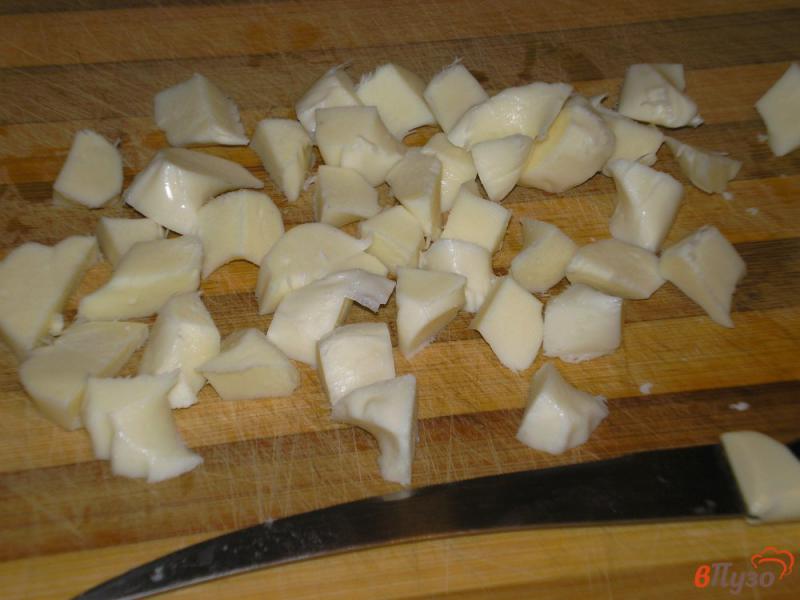 Фото приготовление рецепта: Салат из рукколы с клубникой и моцареллой шаг №2