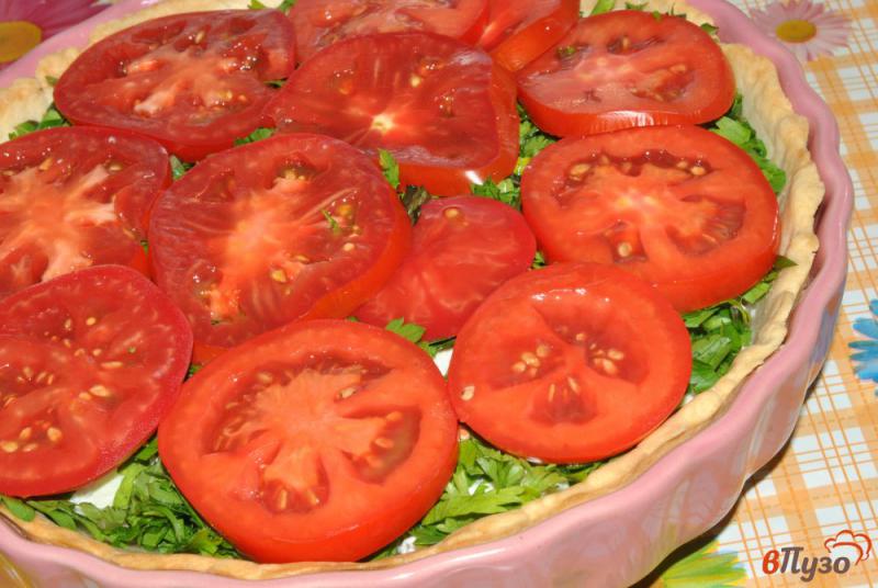 Фото приготовление рецепта: Песочный пирог с фетой и помидорами шаг №5
