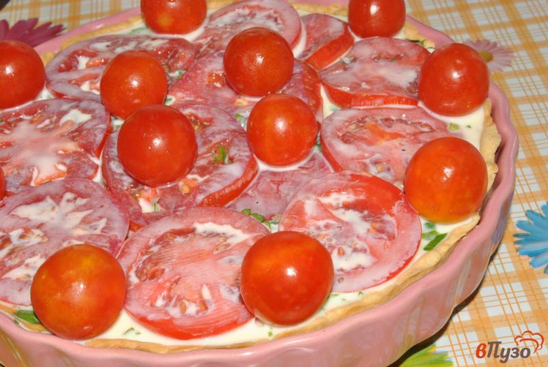 Фото приготовление рецепта: Песочный пирог с фетой и помидорами шаг №6