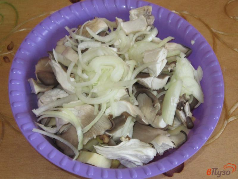 Фото приготовление рецепта: Картофель томленный с вещенками в горшочке шаг №3