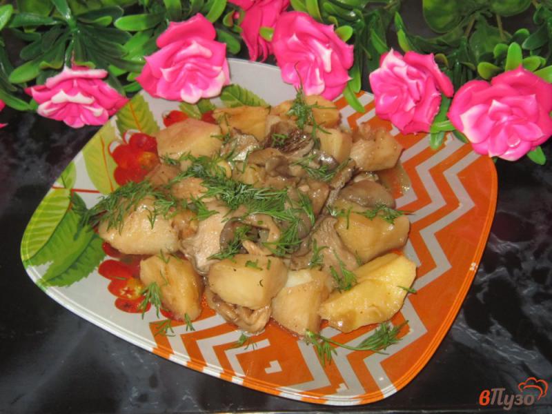 Фото приготовление рецепта: Картофель томленный с вещенками в горшочке шаг №8