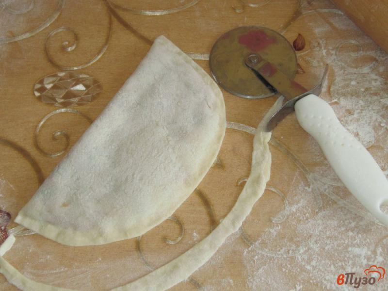 Фото приготовление рецепта: Чебуреки на заварном тесте с зеленью шаг №10