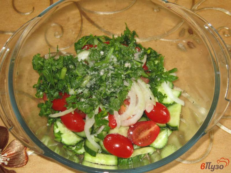 Фото приготовление рецепта: Овощной салат с помидорами черри шаг №4