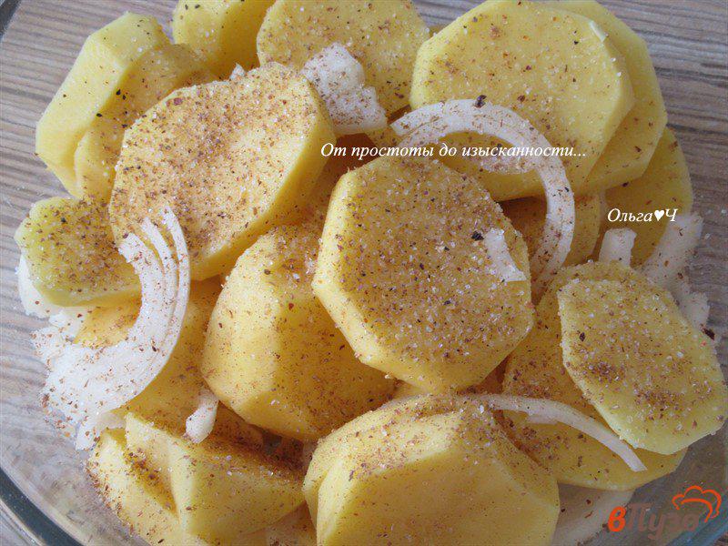 Фото приготовление рецепта: Скумбрия с картофелем и лимоном шаг №2