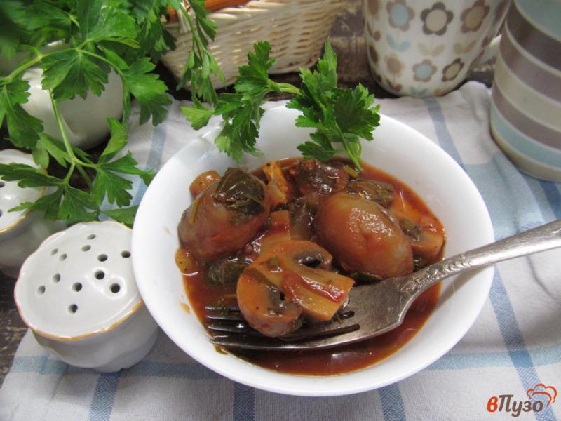 Фото приготовление рецепта: Маринованные шампиньоны в томатном соусе шаг №7