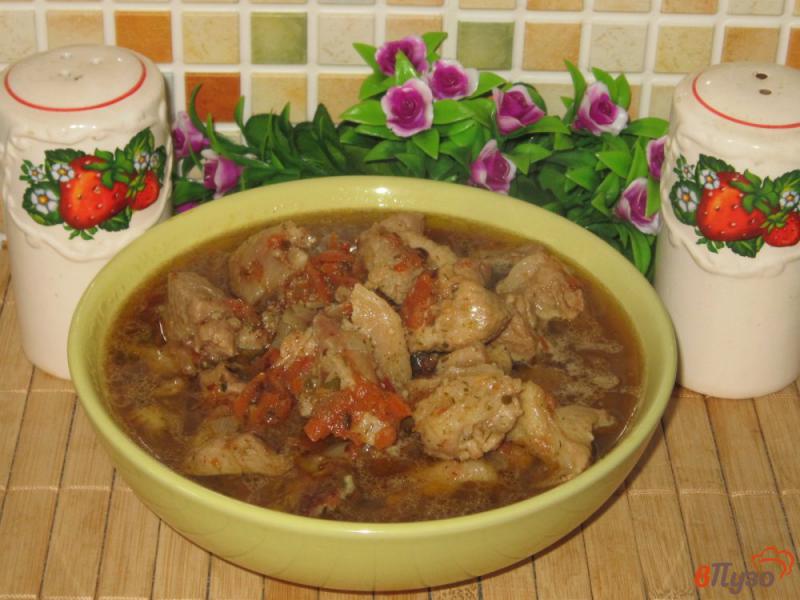 Фото приготовление рецепта: Свинина с подливой на сковороде (с аджикой и соевым соусом) шаг №7