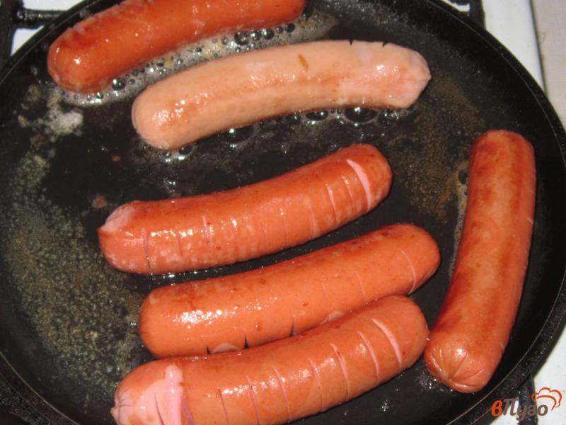 Фото приготовление рецепта: Сосиски в лаваше с морковью шаг №1