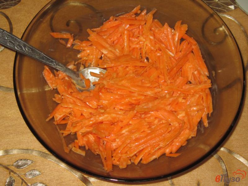 Фото приготовление рецепта: Сосиски в лаваше с морковью шаг №4