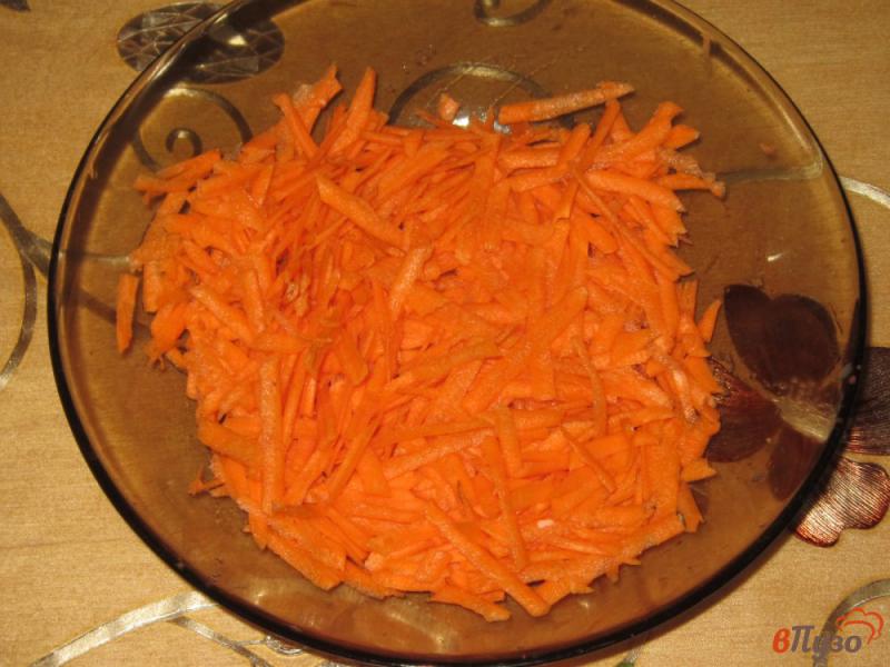 Фото приготовление рецепта: Сосиски в лаваше с морковью шаг №2