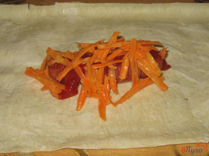 Фото приготовление рецепта: Сосиски в лаваше с морковью шаг №6