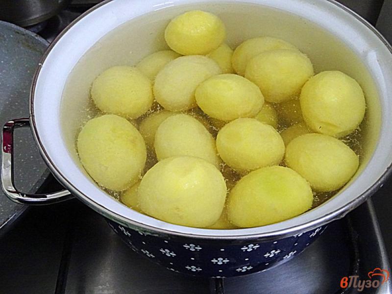 Фото приготовление рецепта: Молодой картофель золотистый шаг №1