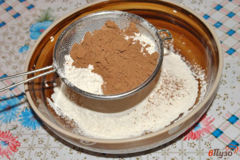 Фото приготовление рецепта: Шоколадный кекс с яблоками шаг №3