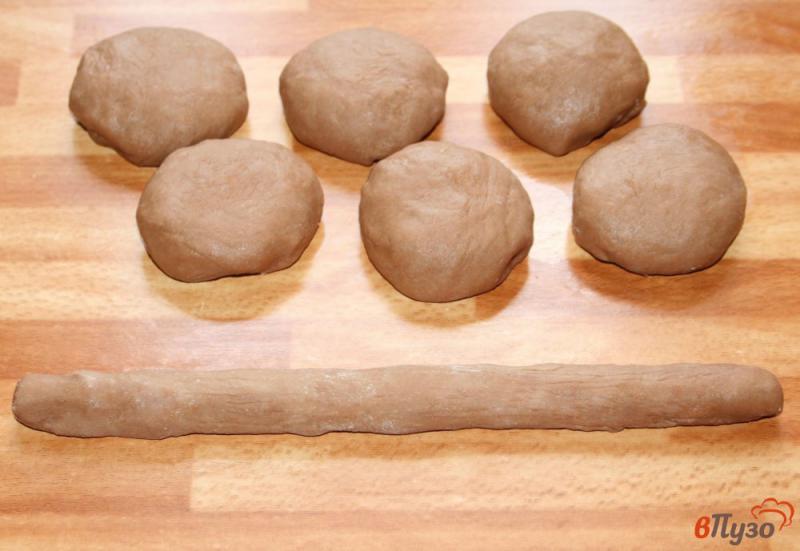 Фото приготовление рецепта: Шоколадные баранки с орехами шаг №2