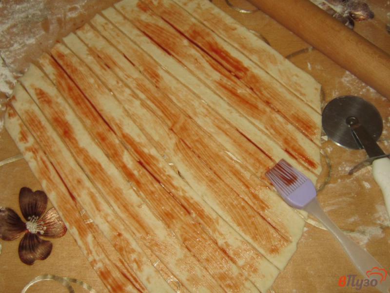 Фото приготовление рецепта: Сосиски в тесте с кетчупом шаг №6