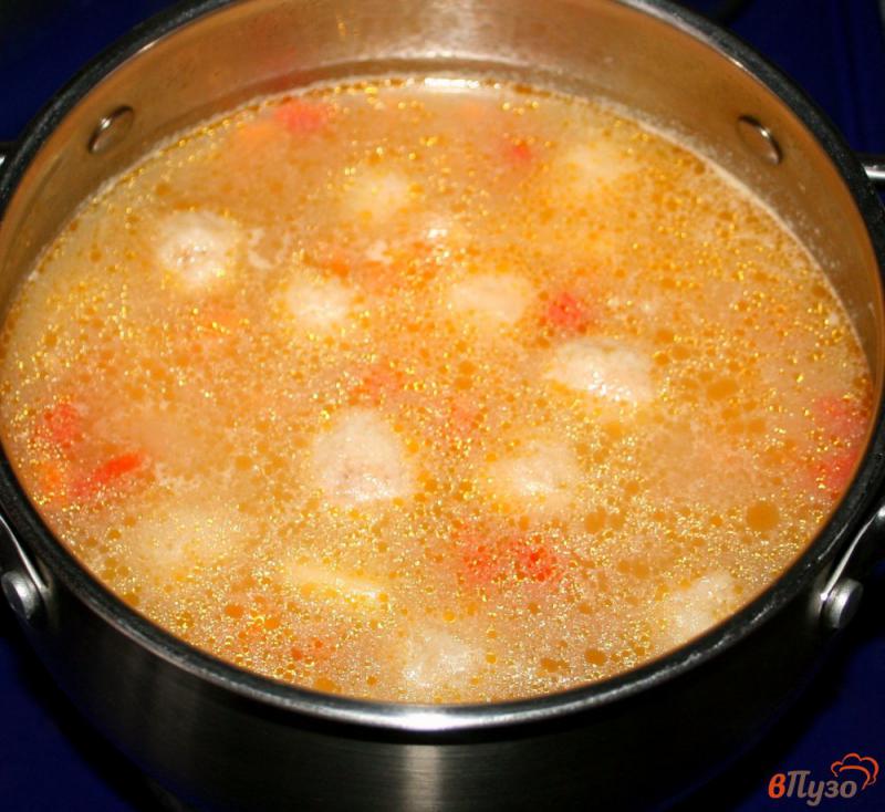 Фото приготовление рецепта: Суп с рыбными фрикадельками шаг №9