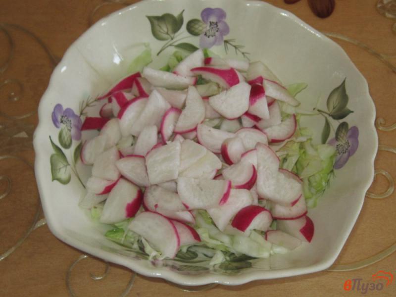 Фото приготовление рецепта: Салат из редиса с кунжутом шаг №1