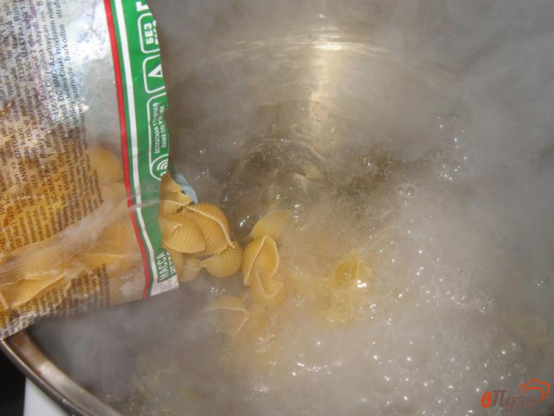 Фото приготовление рецепта: Макароны Ракушки с сыром на гарнир шаг №1
