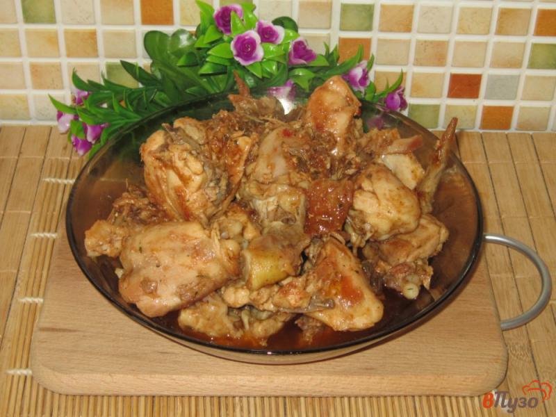 Фото приготовление рецепта: Курица жареная на сковороде в кетчупе и соевом соусе шаг №7