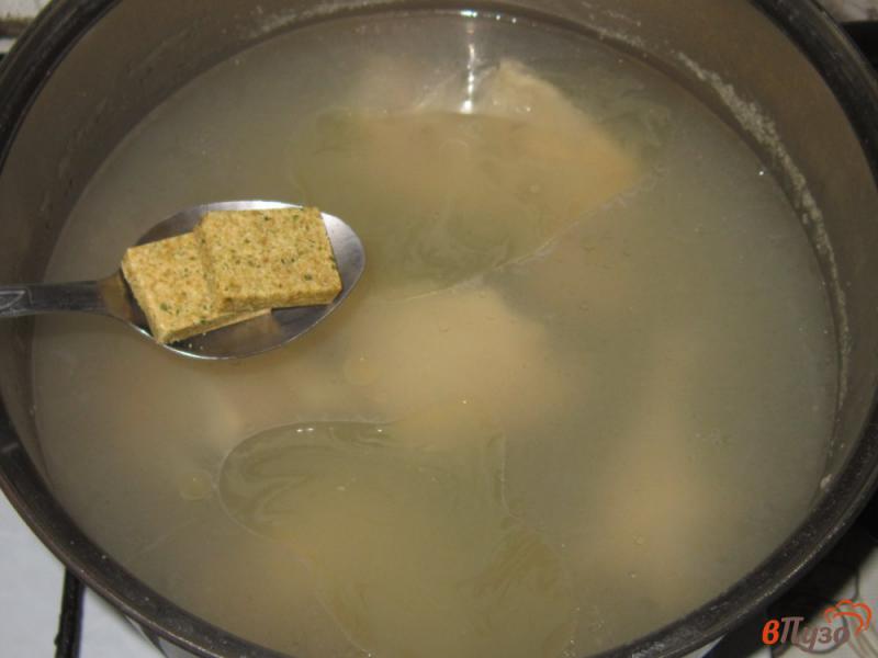 Фото приготовление рецепта: Куриный суп с грибным вкусом шаг №2