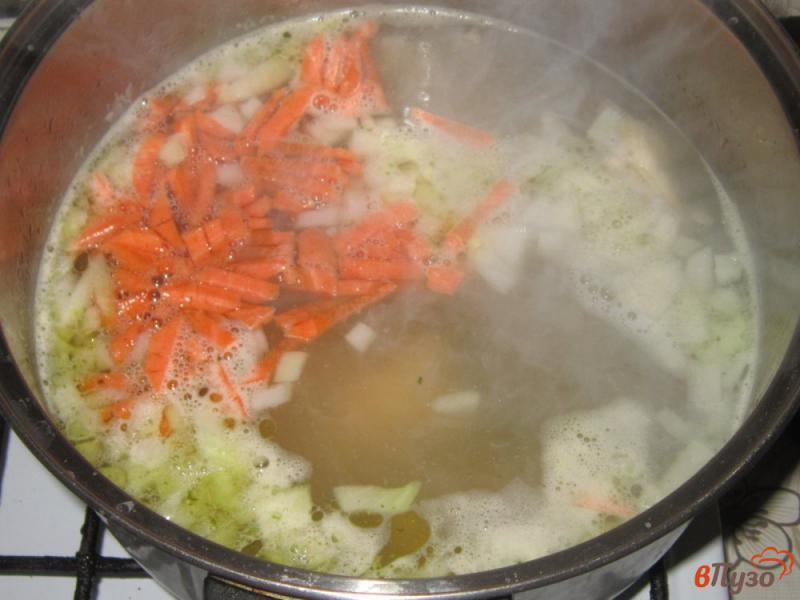 Фото приготовление рецепта: Куриный суп с грибным вкусом шаг №3