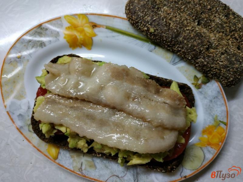 Фото приготовление рецепта: Сандвич с беконом и авокадо шаг №5