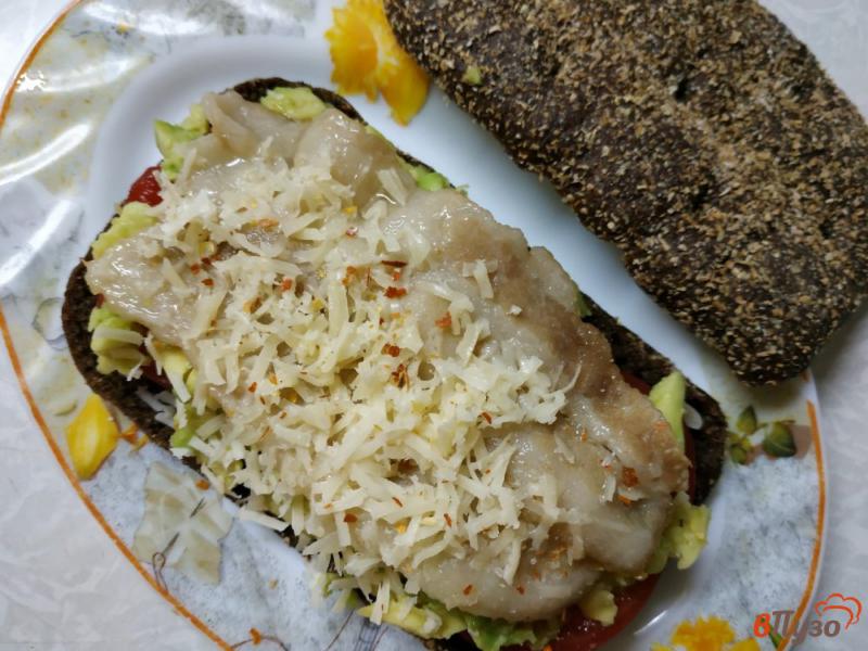 Фото приготовление рецепта: Сандвич с беконом и авокадо шаг №6