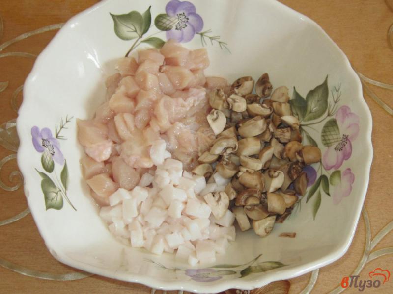 Фото приготовление рецепта: Домашние колбаски из куриной грудки с грибами шаг №1
