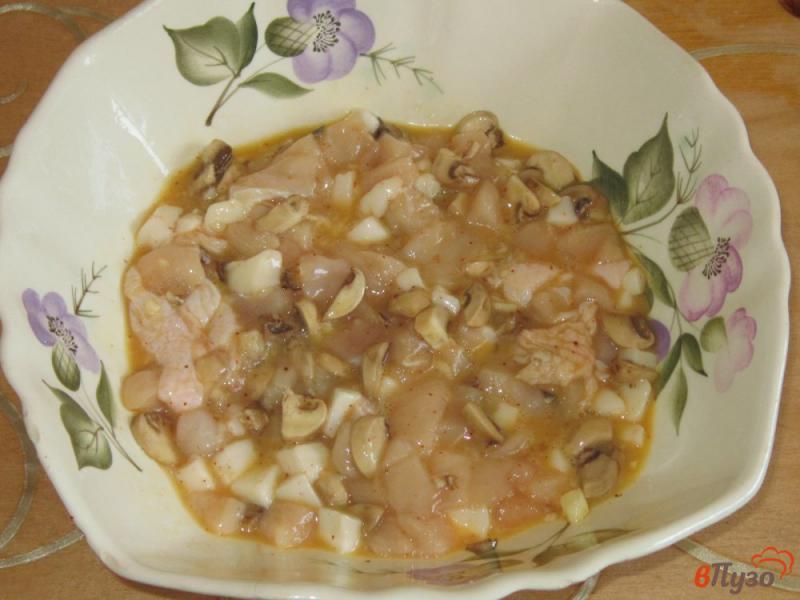 Фото приготовление рецепта: Домашние колбаски из куриной грудки с грибами шаг №3