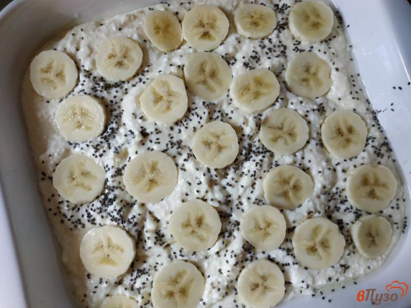 Фото приготовление рецепта: Творожная запеканка с бананом шаг №6