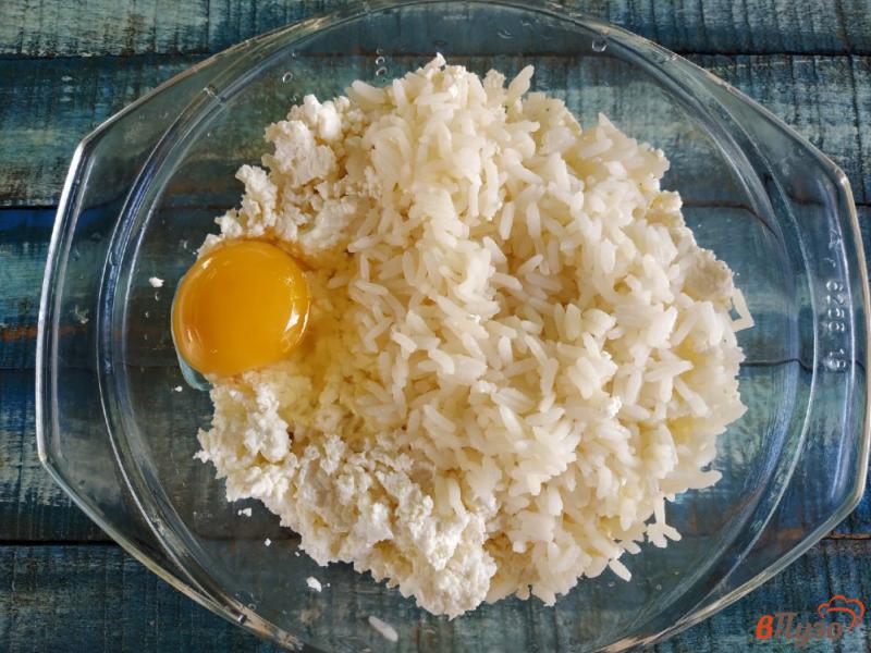Фото приготовление рецепта: Сырники с рисом и манкой шаг №2