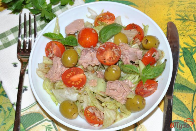 Фото приготовление рецепта: Овощной салат с тунцом шаг №5