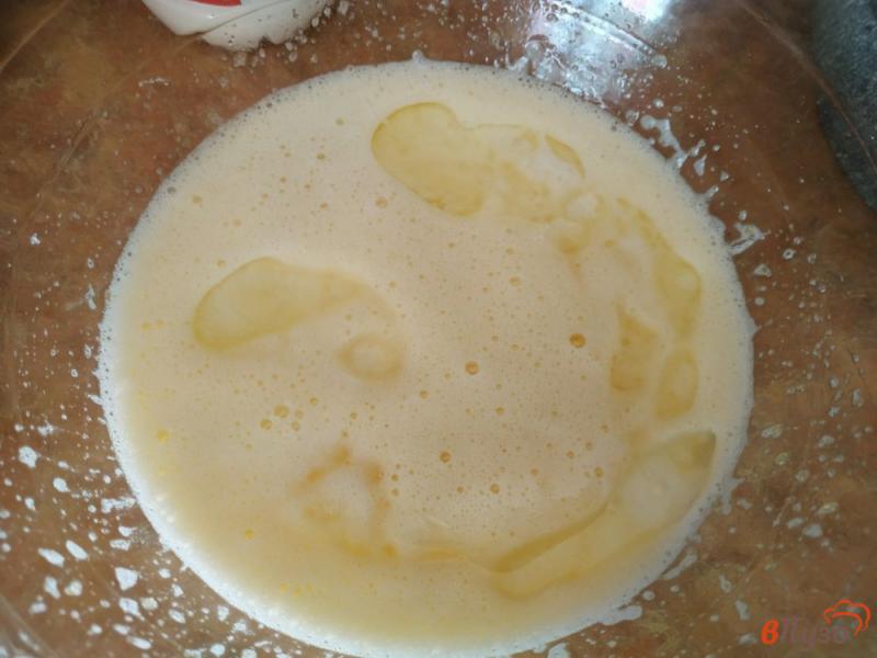Фото приготовление рецепта: Пирог с клубникой и творожными шариками шаг №3