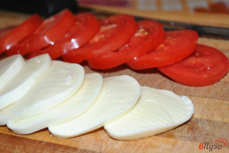 Фото приготовление рецепта: Салат капрезе с баклажанами шаг №2