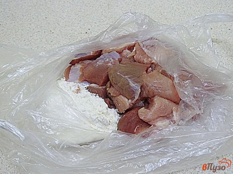 Фото приготовление рецепта: Жаркое из свинины с картофелем шаг №2