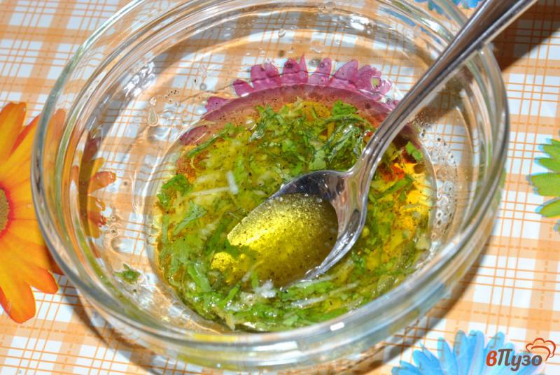 Фото приготовление рецепта: Салат с цуккини гриль и моцареллой шаг №2