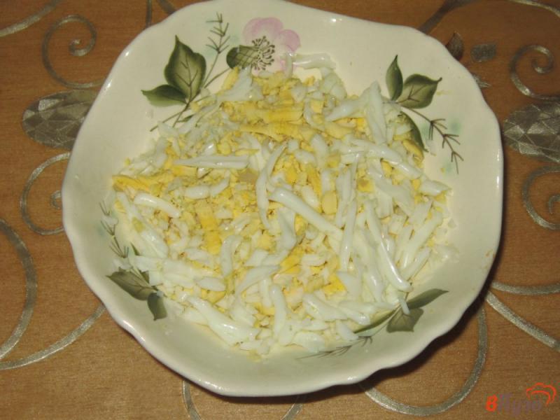 Фото приготовление рецепта: Паштет из креветок с сыром и яйцом  на завтрак шаг №1