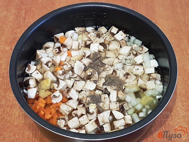 Фото приготовление рецепта: Суп грибной в мультиварке шаг №7