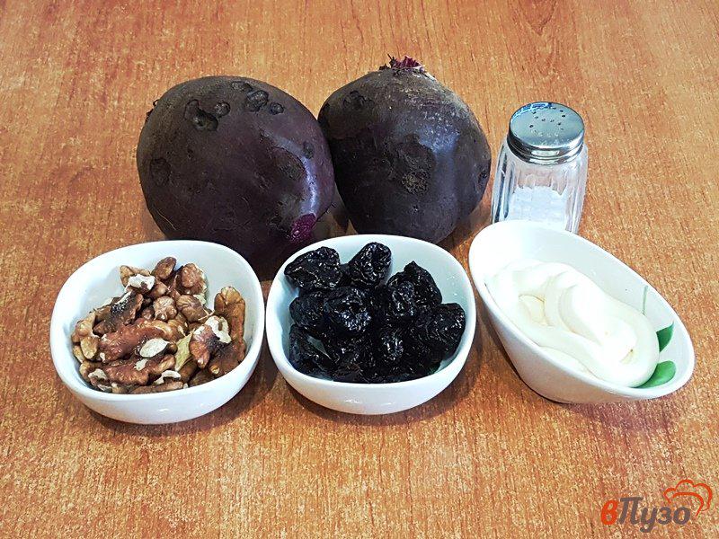 Фото приготовление рецепта: Салат из свеклы с грецкими орехами «Традиционный» шаг №1