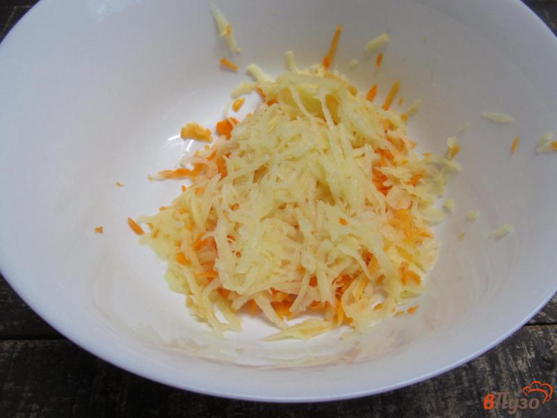 Фото приготовление рецепта: Картофельные оладьи с манной крупой шаг №5