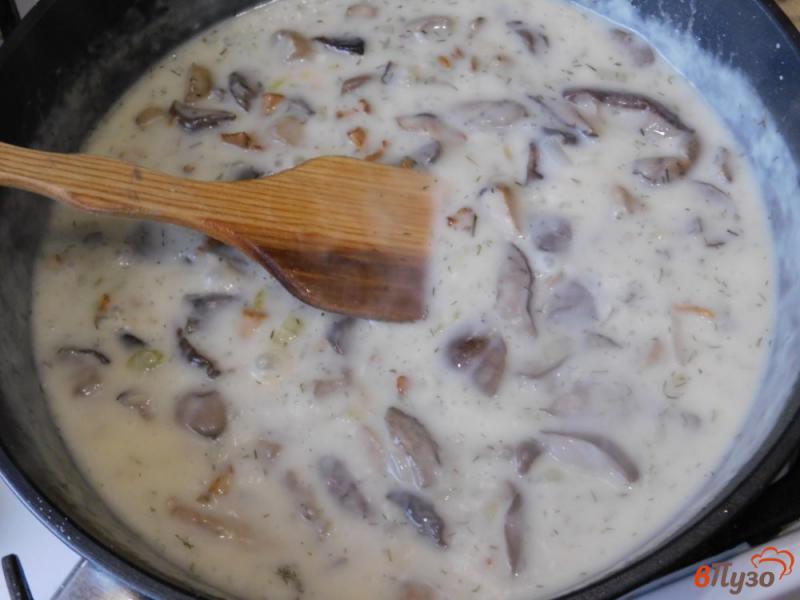 Фото приготовление рецепта: Лесные грибы в чесночном соусе шаг №5