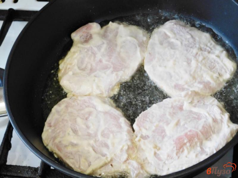 Фото приготовление рецепта: Стейк из свинины с борокколи шаг №5