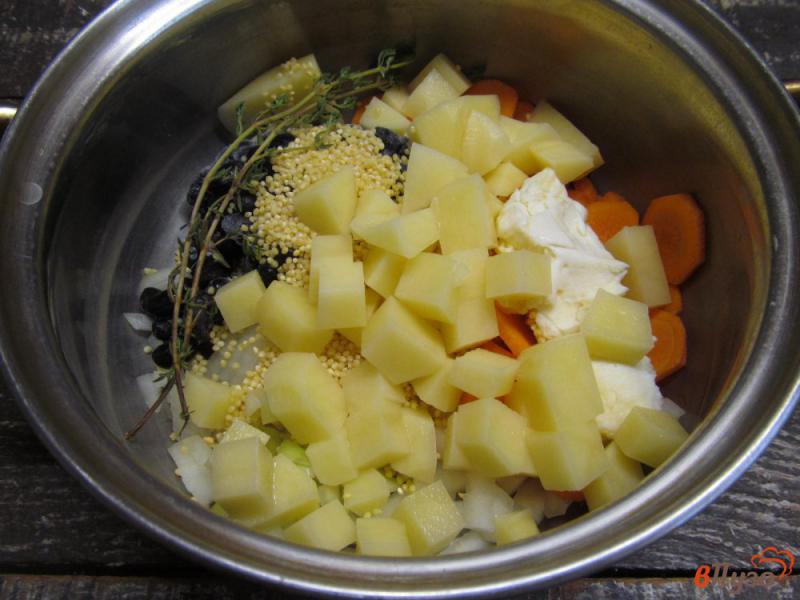Фото приготовление рецепта: Фасолевый суп с пшеном шаг №3