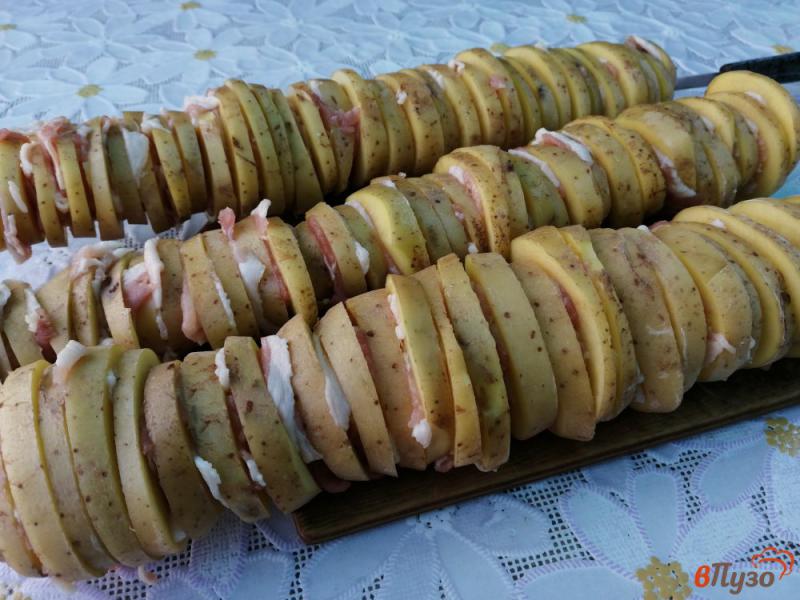 Фото приготовление рецепта: Картофель с беконом на мангале шаг №4